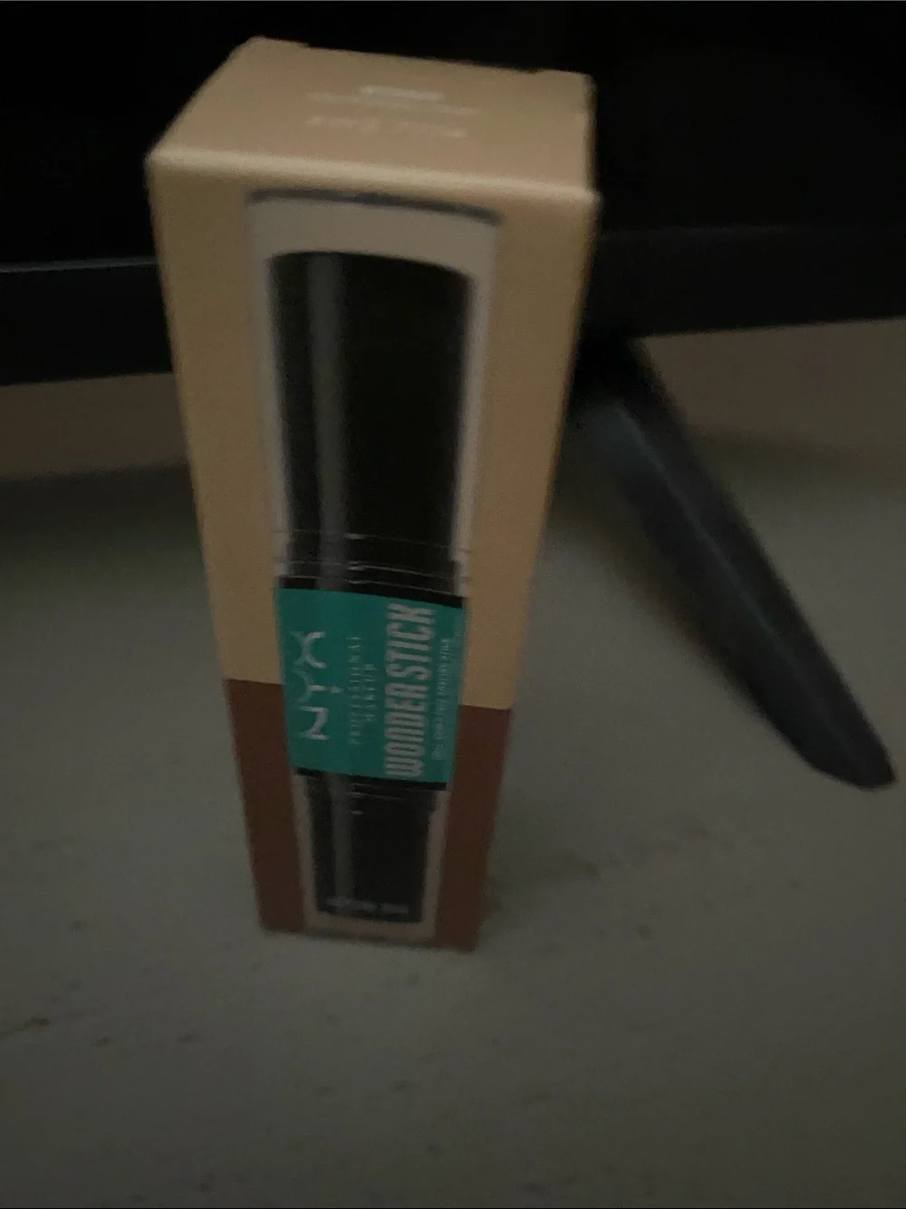 NYX professional makeup, Wonderstick, Universal Light, Dual Ended Face Shaping